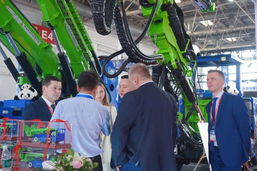 【BICES 2025現場回顧】藍海智能圓滿收官第十七屆北京工程機械展(圖3) 【BICES 2025現場回顧】藍海智能圓滿收官第十七屆北京工程機械展(圖3)