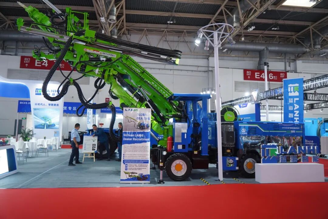 【BICES 2025現場回顧】藍海智能圓滿收官第十七屆北京工程機械展(圖4) 【BICES 2025現場回顧】藍海智能圓滿收官第十七屆北京工程機械展(圖4)